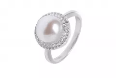 Klassischer Ring mit weißer Perle 9.5-10 mm eingefasst mit Zirkonia, 925er rhodiniertes Silber, Gaura Pearls, Estland